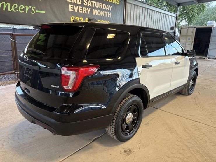 2017-ford-explorer-image-8