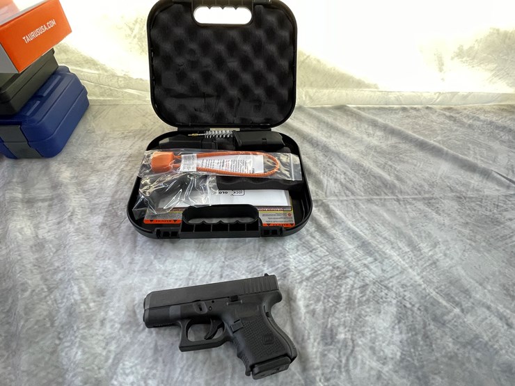 #4026-•-glock-33-gen-4,-sn:-cfuu180-image-2