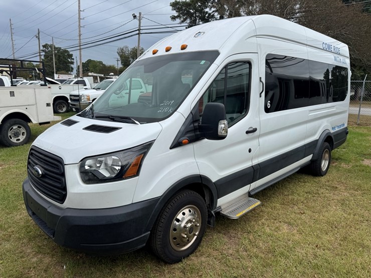 2019-ford-transit-image-1