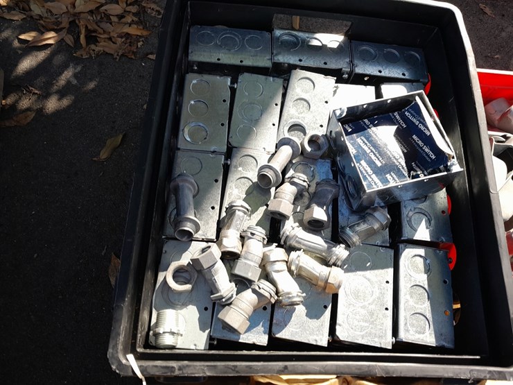 lot#-113-miscellaneous-electrical-fittings-image-4
