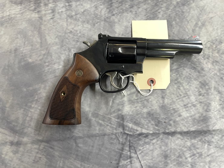 #4034-•-smith-&-wesson-model-19,-sn:-eet8002-image-9