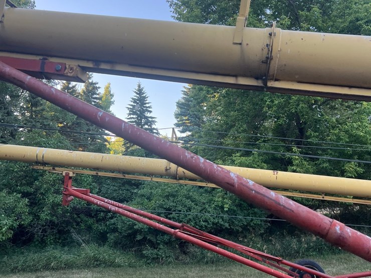 10-x-61-westfield-auger-with-mechanical-swing--hopper-image-14