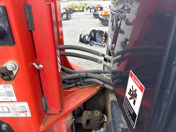 2021-kubota-r640-image-15
