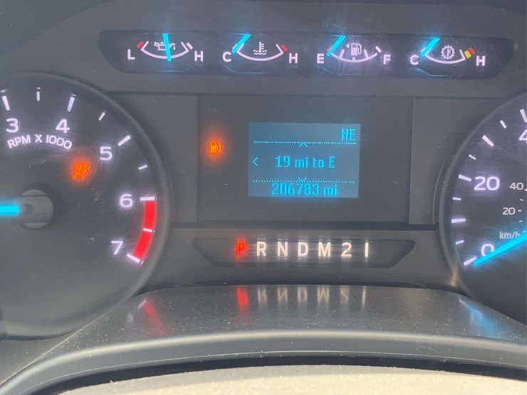 2021-ford-f250-image-25