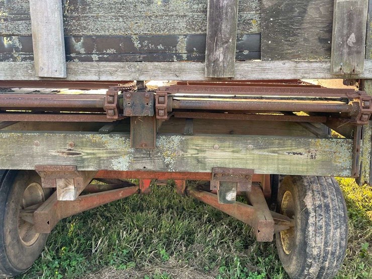 papec-tandem-axle-silage-wagon-image-17