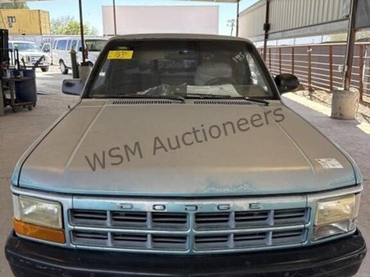 1995-dodge-dakota-image-3