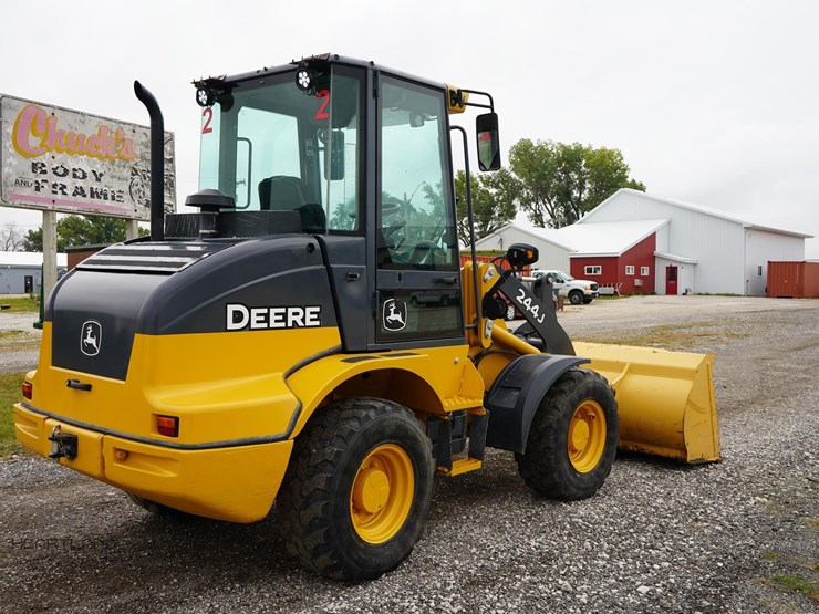 2010-deere-244j-image-4