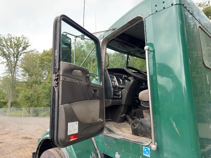 2016-kenworth-t800-image-28