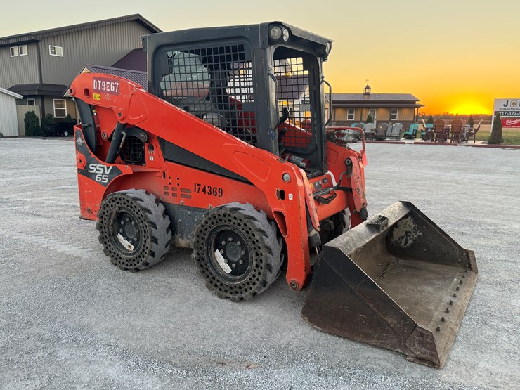 kubota-ssv65-image-14