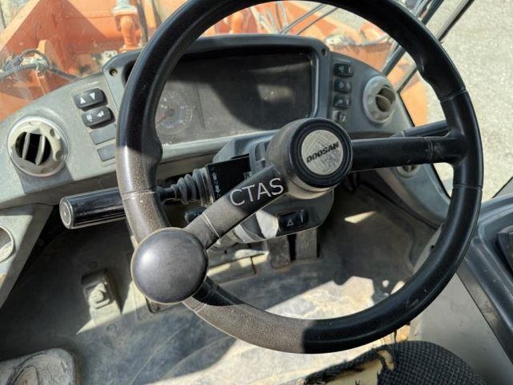 #220-•-doosan-wheel-loader-w/-bucket-image-34