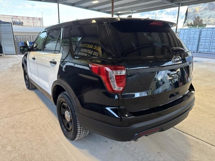 2017-ford-explorer-image-6