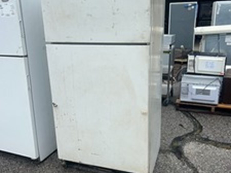 lot#-612-kenmore-refrigerator-image-1