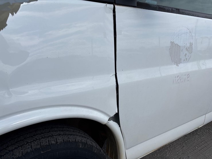 2011-gmc-savana-van-image-22