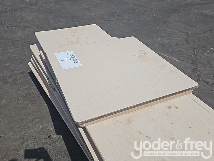 folding-tables-(10-of)-image-6
