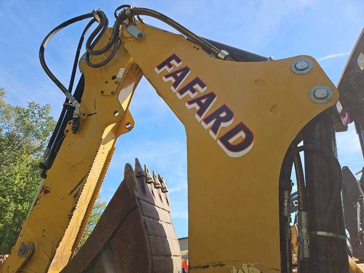 2022-caterpillar-440-image-18