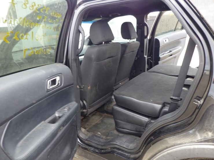 2016-ford-explorer-image-8