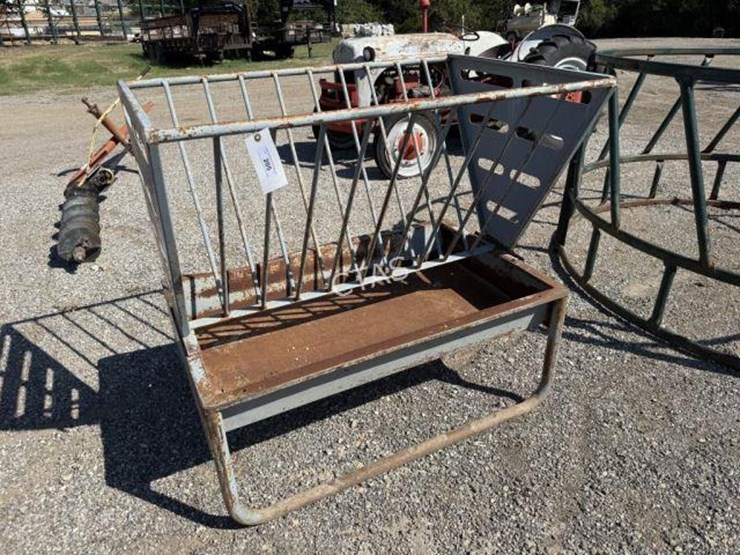 #205-•-steel-hay-rack-image-1