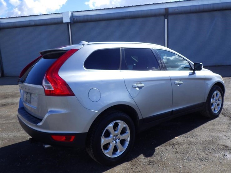2013-volvo-xc60-image-3