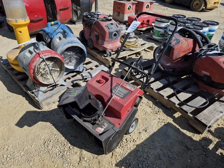 single-stage-snowblower-image-2