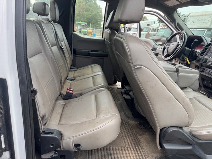2021-ford-f350-xl-image-12