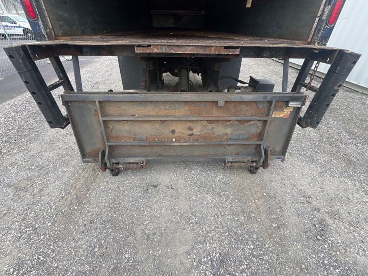 2015-hino-268-image-17