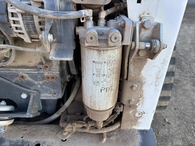 2022-bobcat-t740-image-36