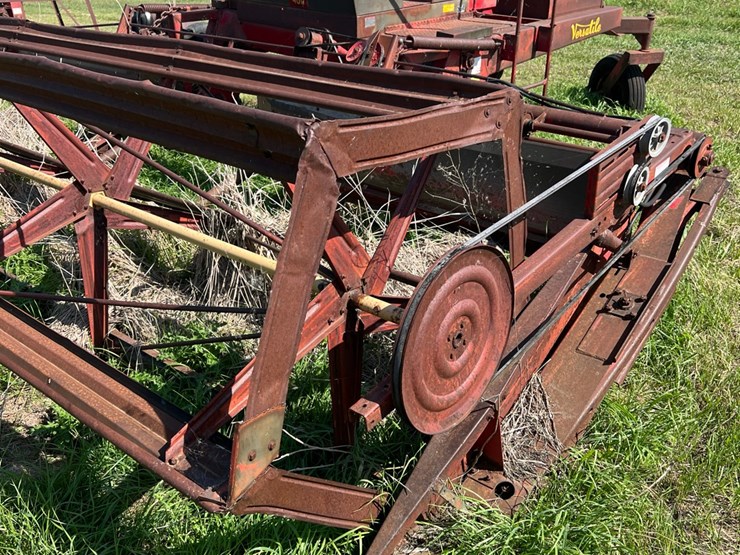 400-versatile-swather,-been-sitting,-not-running-image-17
