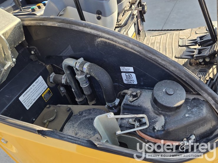 2022-deere-26g-image-50