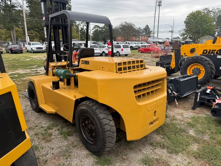 clark-12,000-lb-forklift-pnuematic-tire-dual-front-tires,-gas-engine,-manual-transmission-hours-u-image-4
