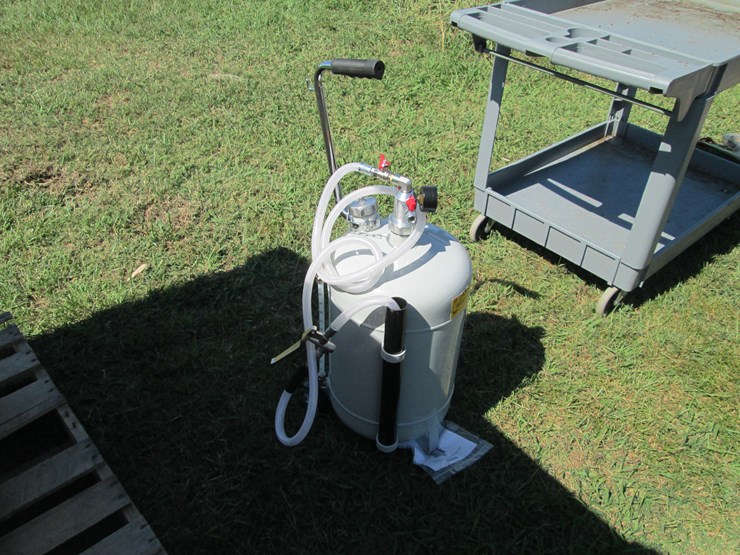 #29304-•-roughneck-8-601-pneumatic-oil-dispenser-image-2