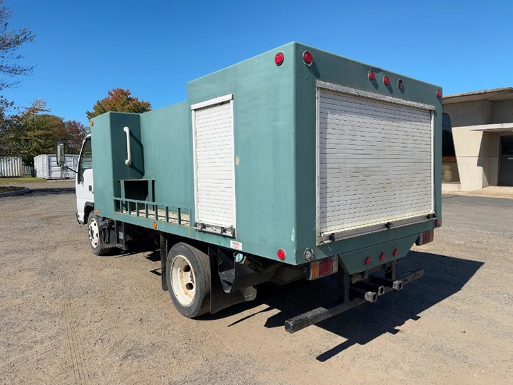 2006-isuzu-nqr-image-3