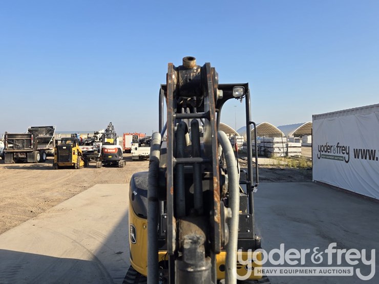 2022-deere-26g-image-43