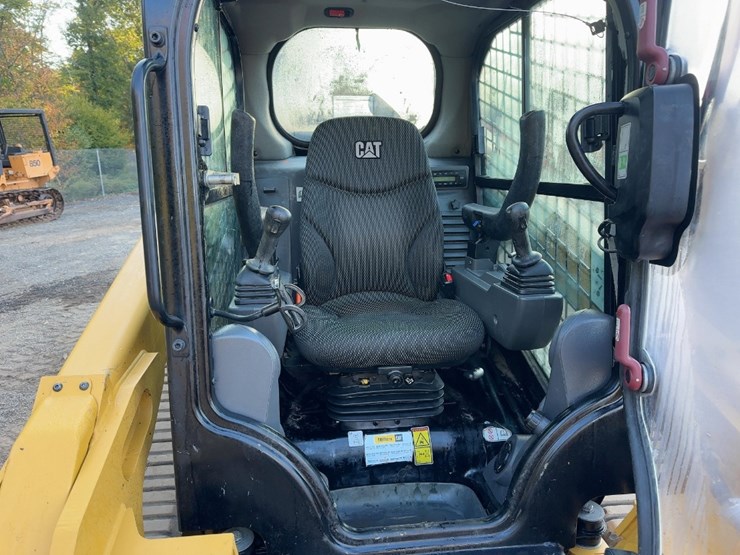 2023-caterpillar-299d3-image-18