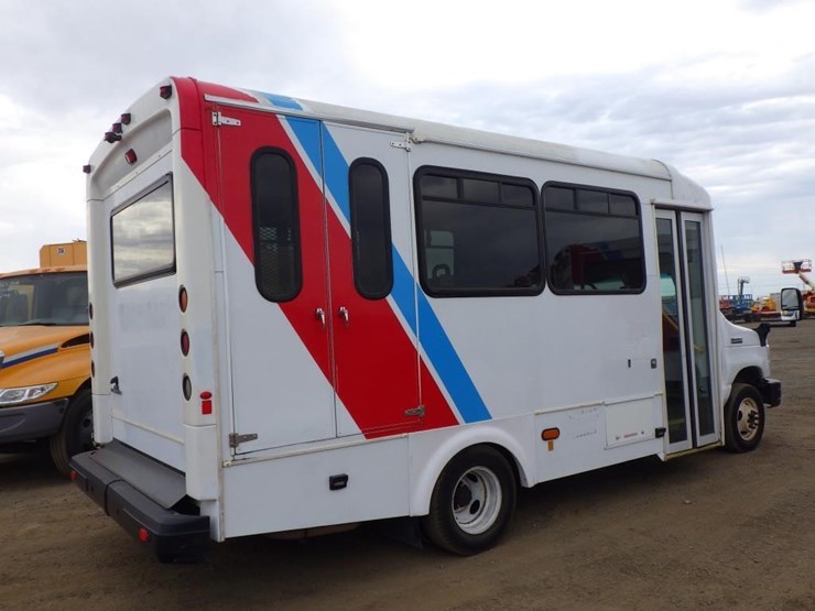 2017-ford-e450-image-4