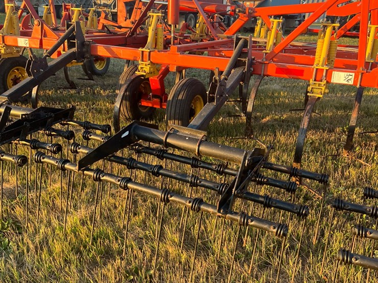 54’-bourgault-chisel,-12”-space,-heavy-harrows,-note:-hitch-slightly-bent-in-one-spot,-doesn’t-affect-performance-of-machine-as-hitch-is-floating.-image-43