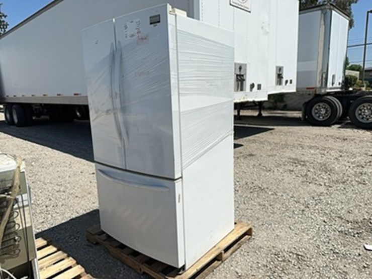 lot#-606-frigidaire-refrigerator-image-1