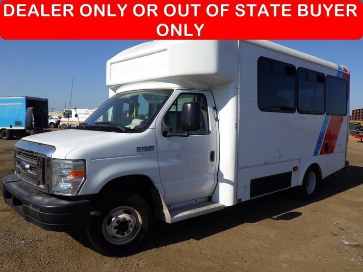 2017-ford-e450-image-1