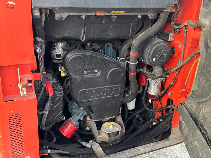 kubota-ssv65-image-33