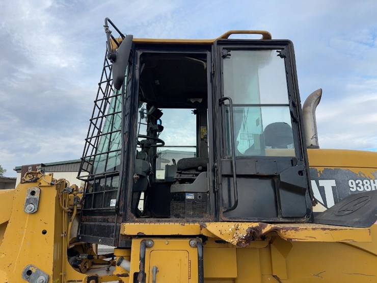 2011-caterpillar-938h-image-20