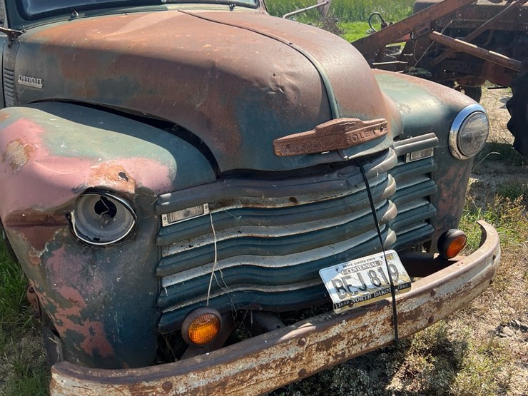 old-truck-from-early-50’s,-not-running-image-6