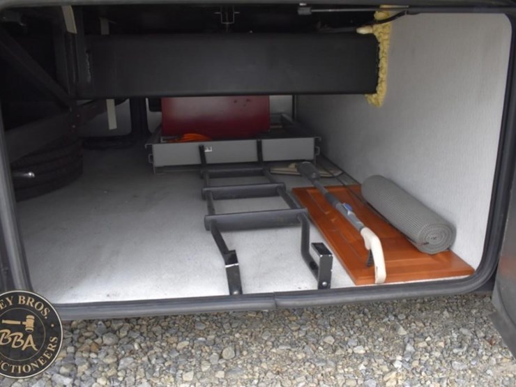2006-thor-motor-coach-mandalay-40e-38083-image-25
