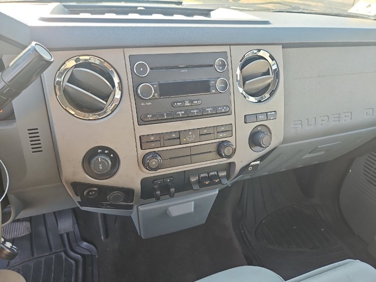 2015-ford-f350-xlt-image-24