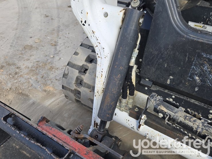 2022-bobcat-t64-image-26