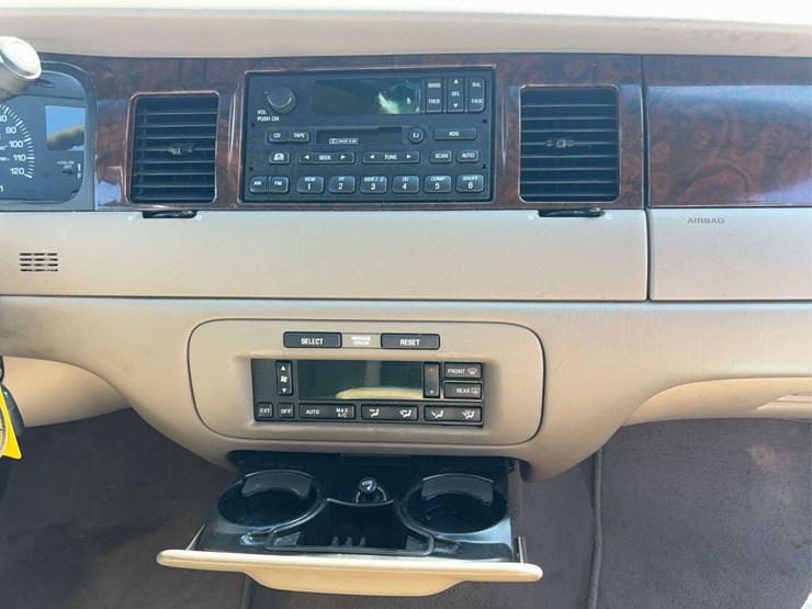 2000-lincoln-town-car-sedan-image-33