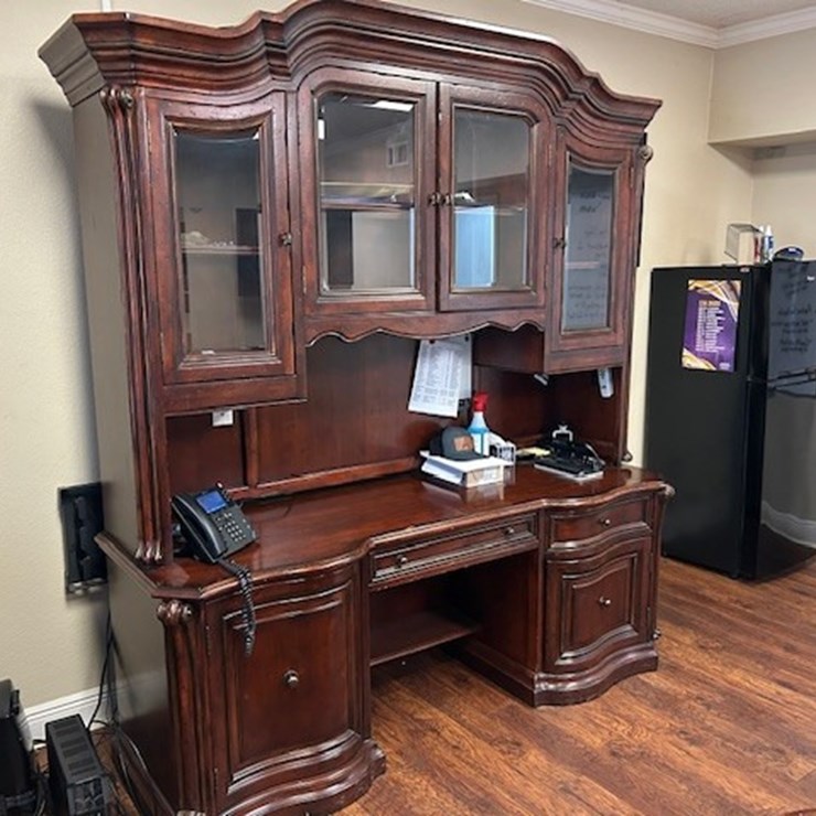 #1002 • HEAVY DUTY WOOD CABINET