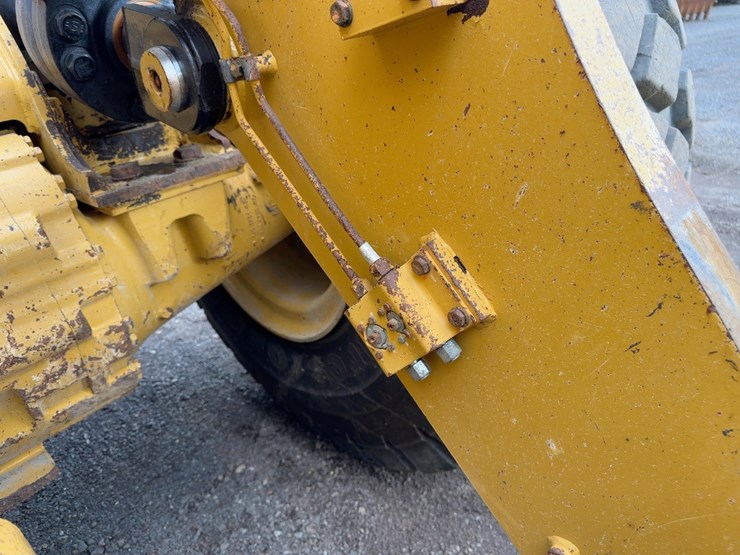 2017-caterpillar-966m-image-19