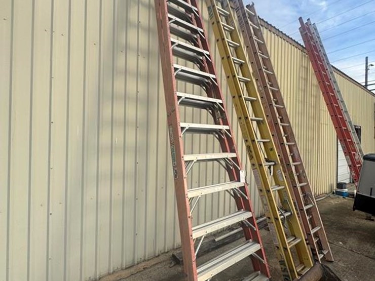 fiberglass-a-frame-ladder-13'4-climbing-height"-image-2