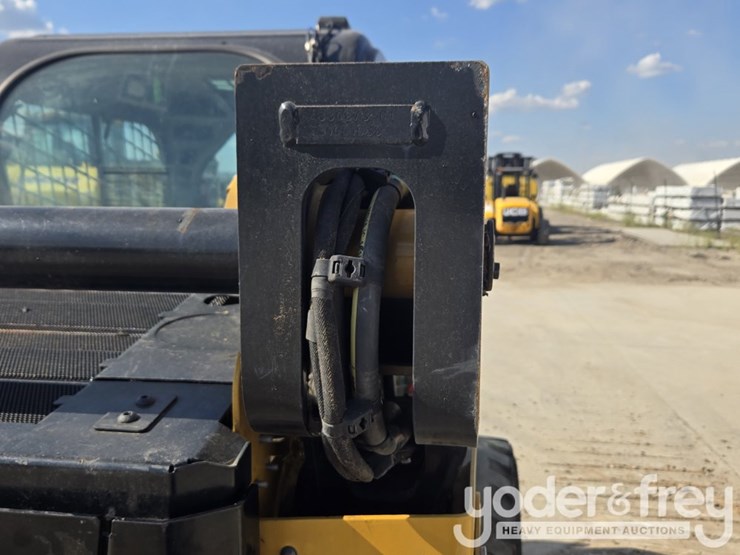 2016-caterpillar-232d-image-26