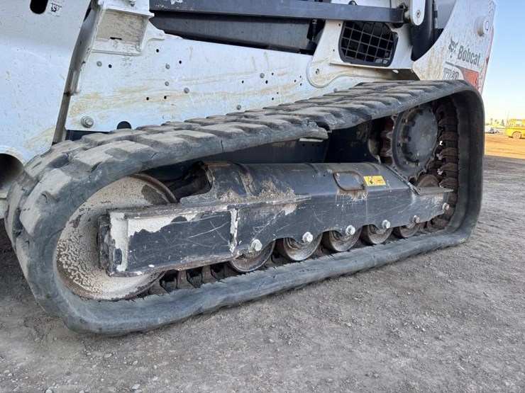 2022-bobcat-t740-image-15