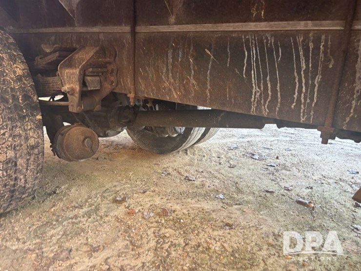 ford-l8000-image-34